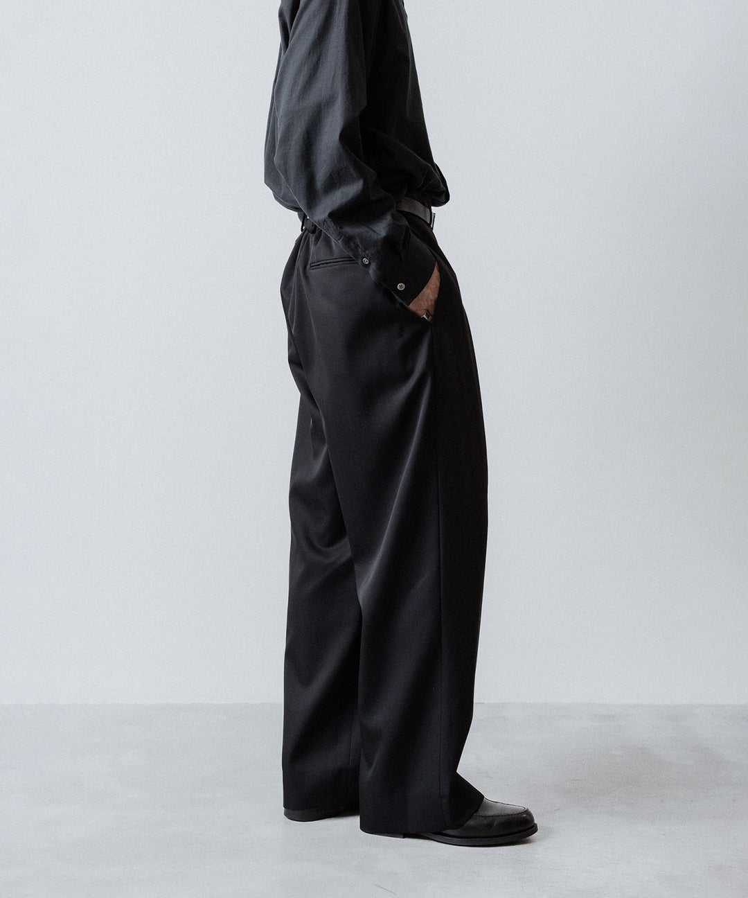 ssstein(シュタイン)のEASY WIDE TROUSERS (2/90 WOOL GABARDINE) - BLACKの公式通販サイトsession福岡セレクトショップ