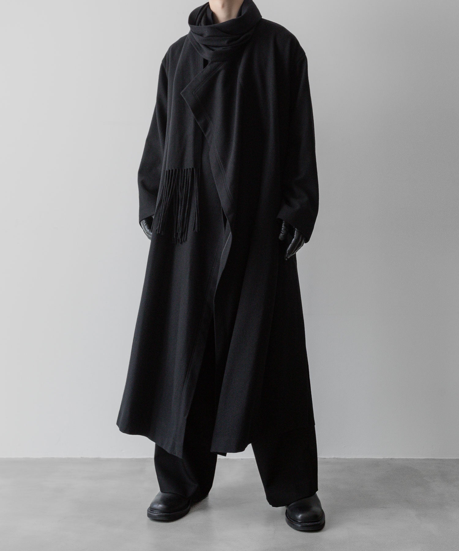 UJOH(ウジョー)のSTOLE COLLAR COAT - BLACKの公式通販サイトsession福岡セレクトショップ