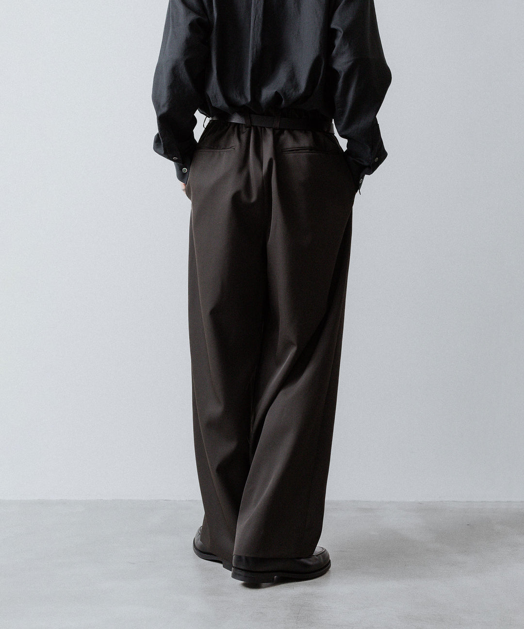 ssstein(シュタイン)のEASY WIDE TROUSERS (2/90 WOOL GABARDINE) - GREY KHAKIの公式通販サイトsession福岡セレクトショップ