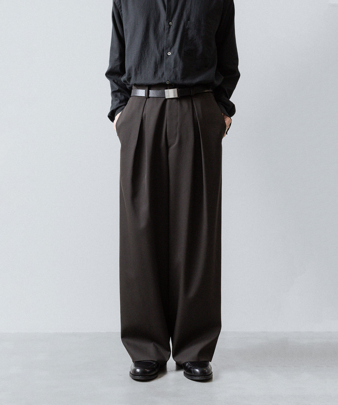 ssstein(シュタイン)のEASY WIDE TROUSERS (2/90 WOOL GABARDINE) - GREY KHAKIの公式通販サイトsession福岡セレクトショップ
