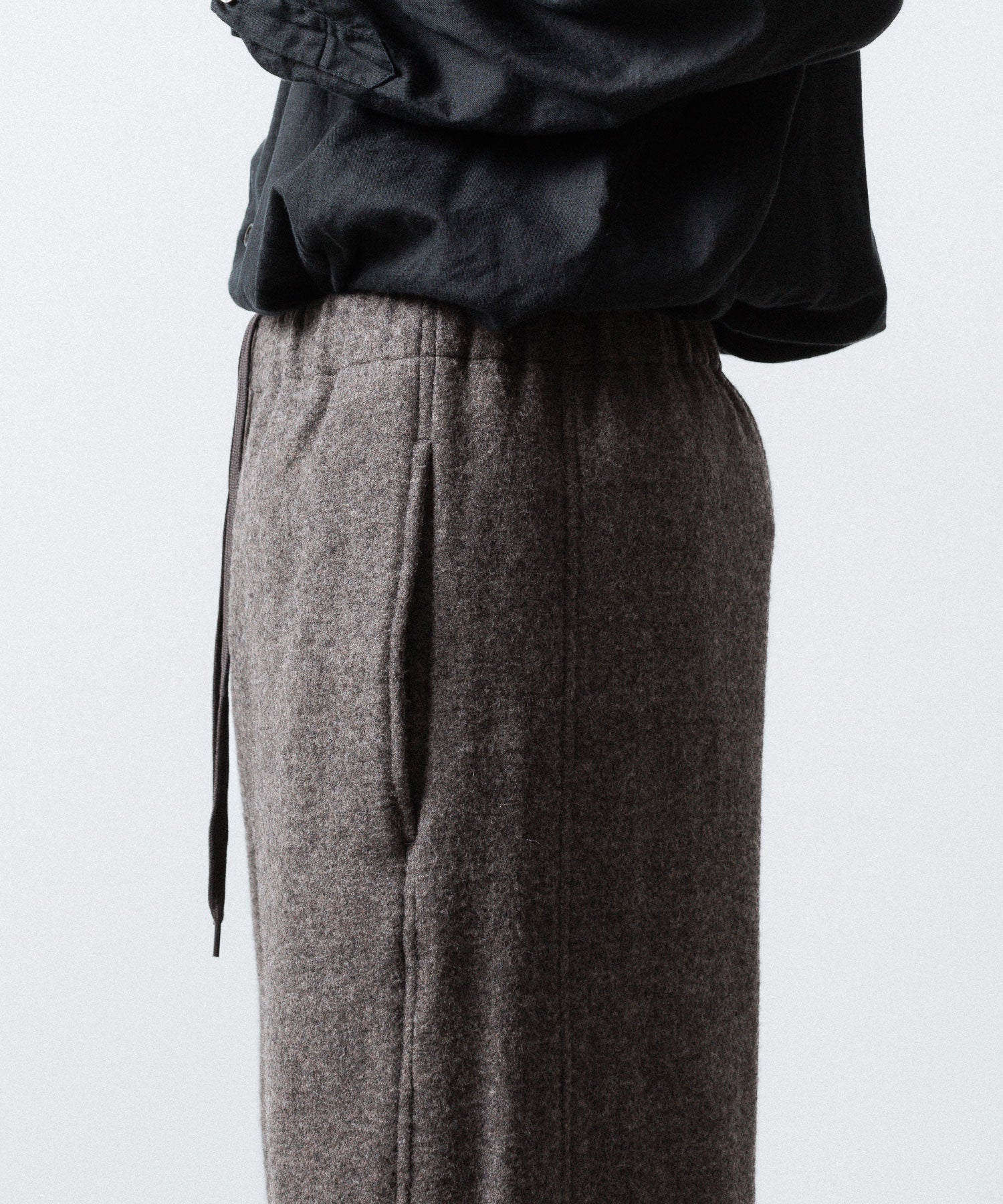 ssstein(シュタイン)のWOOL/CASHMERE FLEECE EASY TWIST TROUSERS - GREY BROWNの公式通販サイトsession福岡セレクトショップ