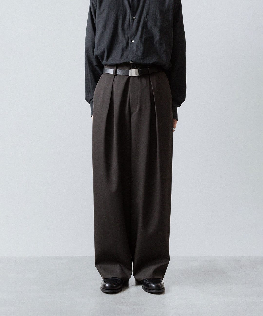 ssstein(シュタイン)のEASY WIDE TROUSERS (2/90 WOOL GABARDINE) - GREY KHAKIの公式通販サイトsession福岡セレクトショップ