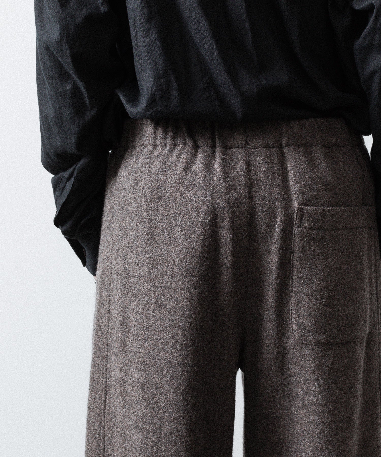 ssstein(シュタイン)のWOOL/CASHMERE FLEECE EASY TWIST TROUSERS - GREY BROWNの公式通販サイトsession福岡セレクトショップ