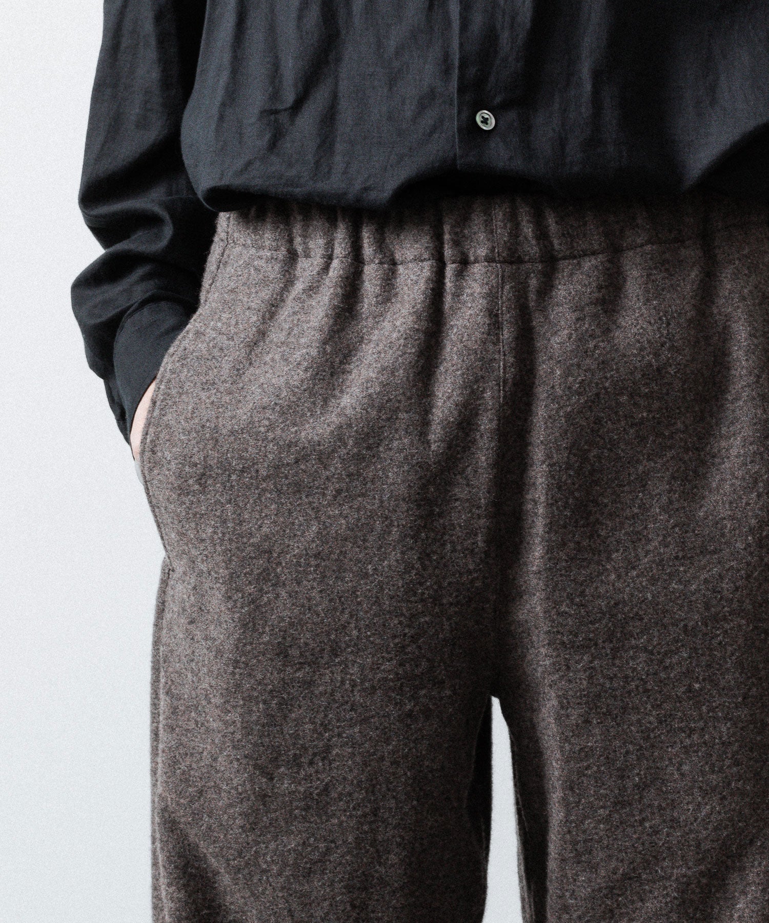 ssstein(シュタイン)のWOOL/CASHMERE FLEECE EASY TWIST TROUSERS - GREY BROWNの公式通販サイトsession福岡セレクトショップ
