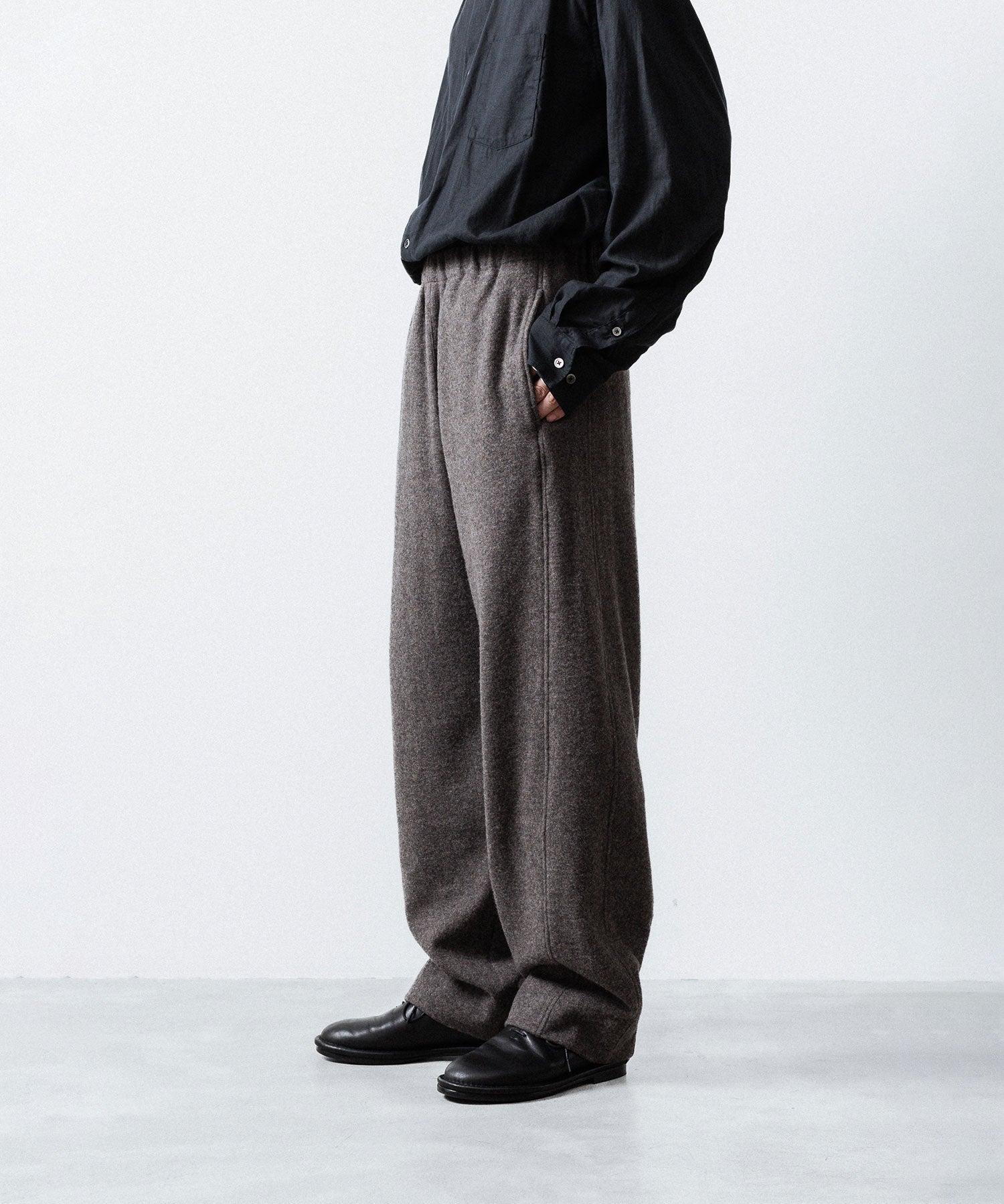 ssstein(シュタイン)のWOOL/CASHMERE FLEECE EASY TWIST TROUSERS - GREY BROWNの公式通販サイトsession福岡セレクトショップ
