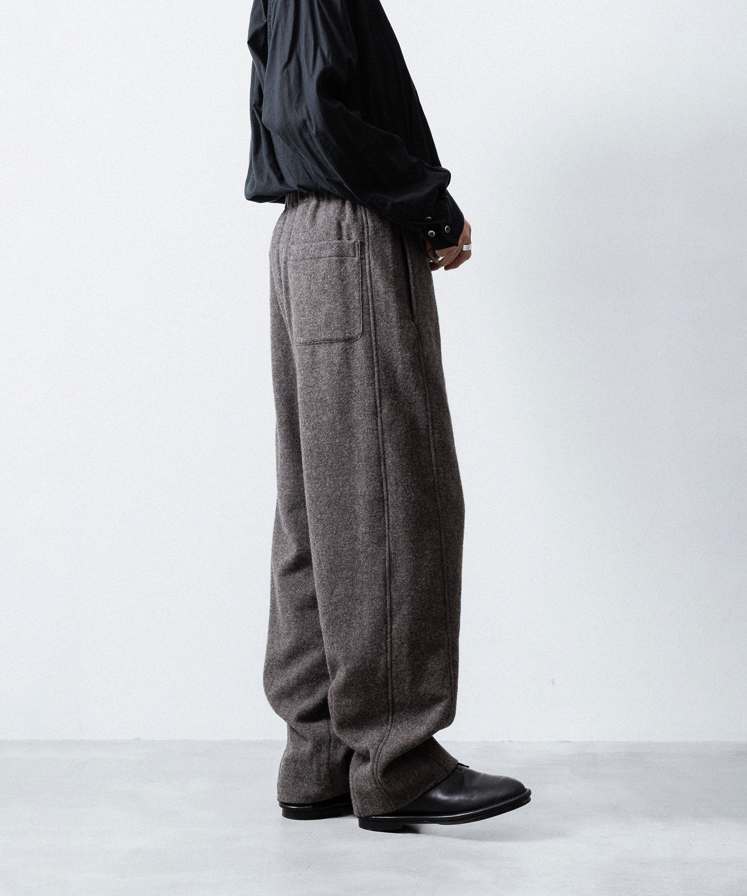 ssstein(シュタイン)のWOOL/CASHMERE FLEECE EASY TWIST TROUSERS - GREY BROWNの公式通販サイトsession福岡セレクトショップ