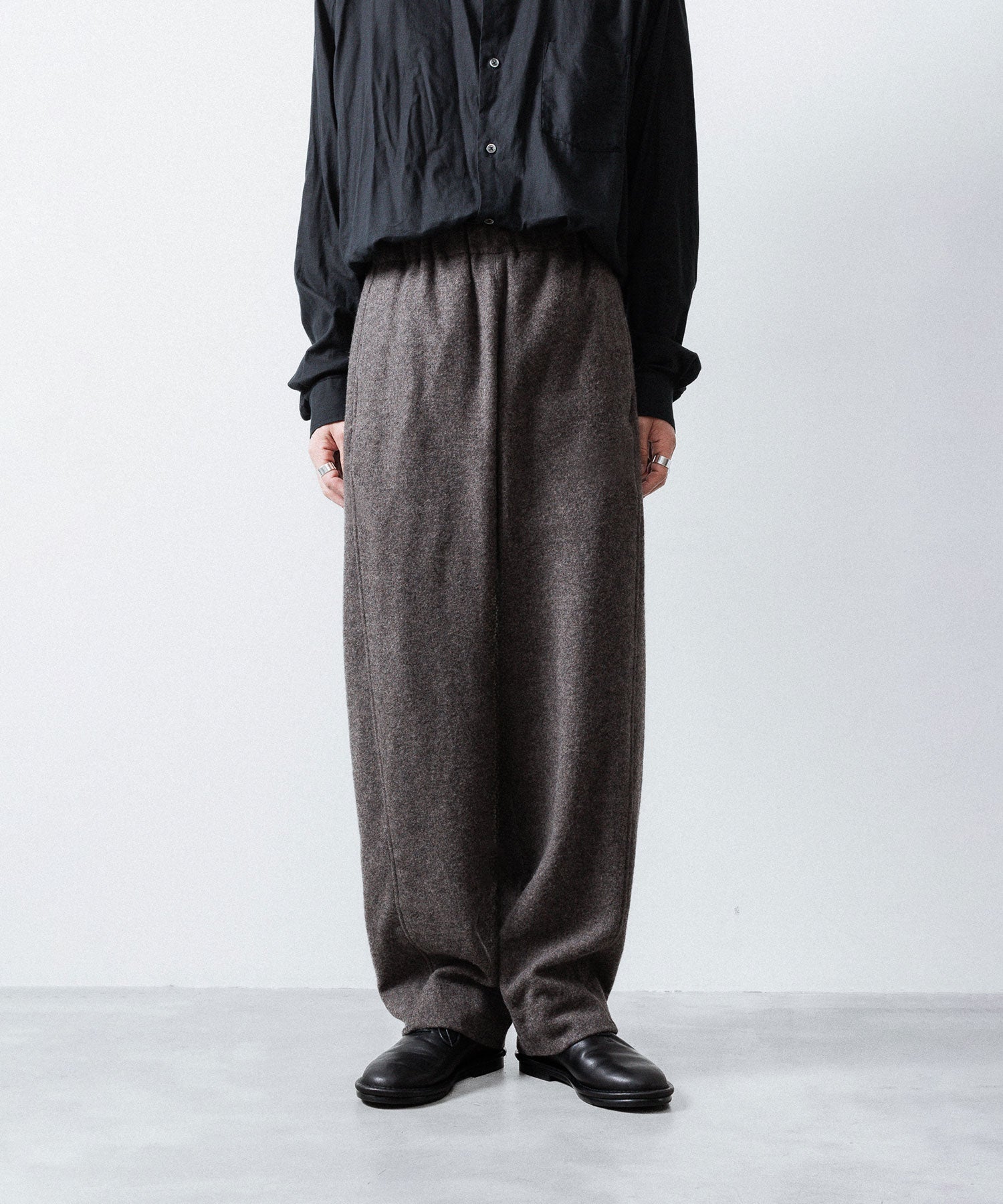 ssstein(シュタイン)のWOOL/CASHMERE FLEECE EASY TWIST TROUSERS - GREY BROWNの公式通販サイトsession福岡セレクトショップ