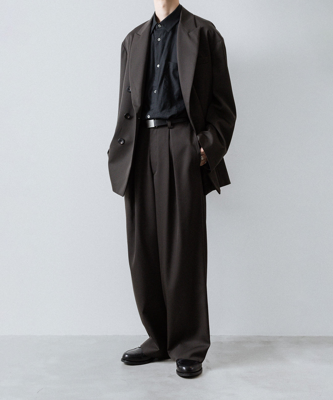 ssstein(シュタイン)のEASY WIDE TROUSERS (2/90 WOOL GABARDINE) - GREY KHAKIの公式通販サイトsession福岡セレクトショップ