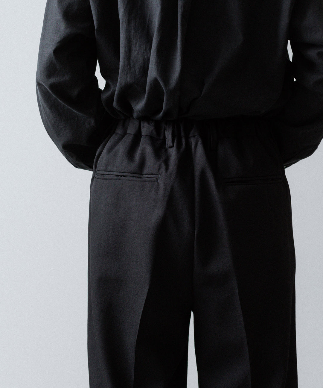 ssstein(シュタイン)のTWO TUCK EASY TROUSERS (2/60 WOOL GABARDINE) - BLACKの公式通販サイトsession福岡セレクトショップ