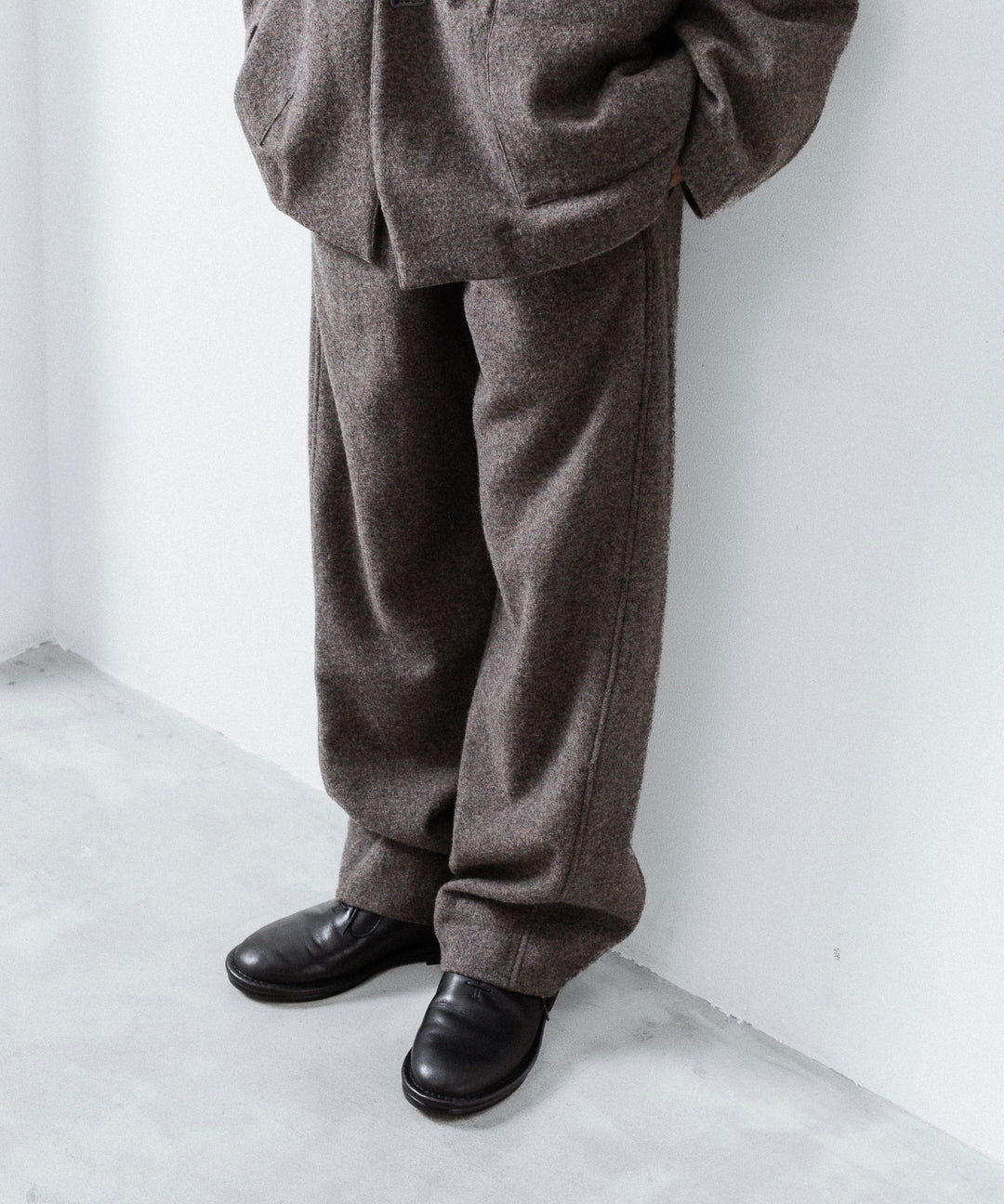 ssstein(シュタイン)のWOOL/CASHMERE FLEECE EASY TWIST TROUSERS - GREY BROWNの公式通販サイトsession福岡セレクトショップ