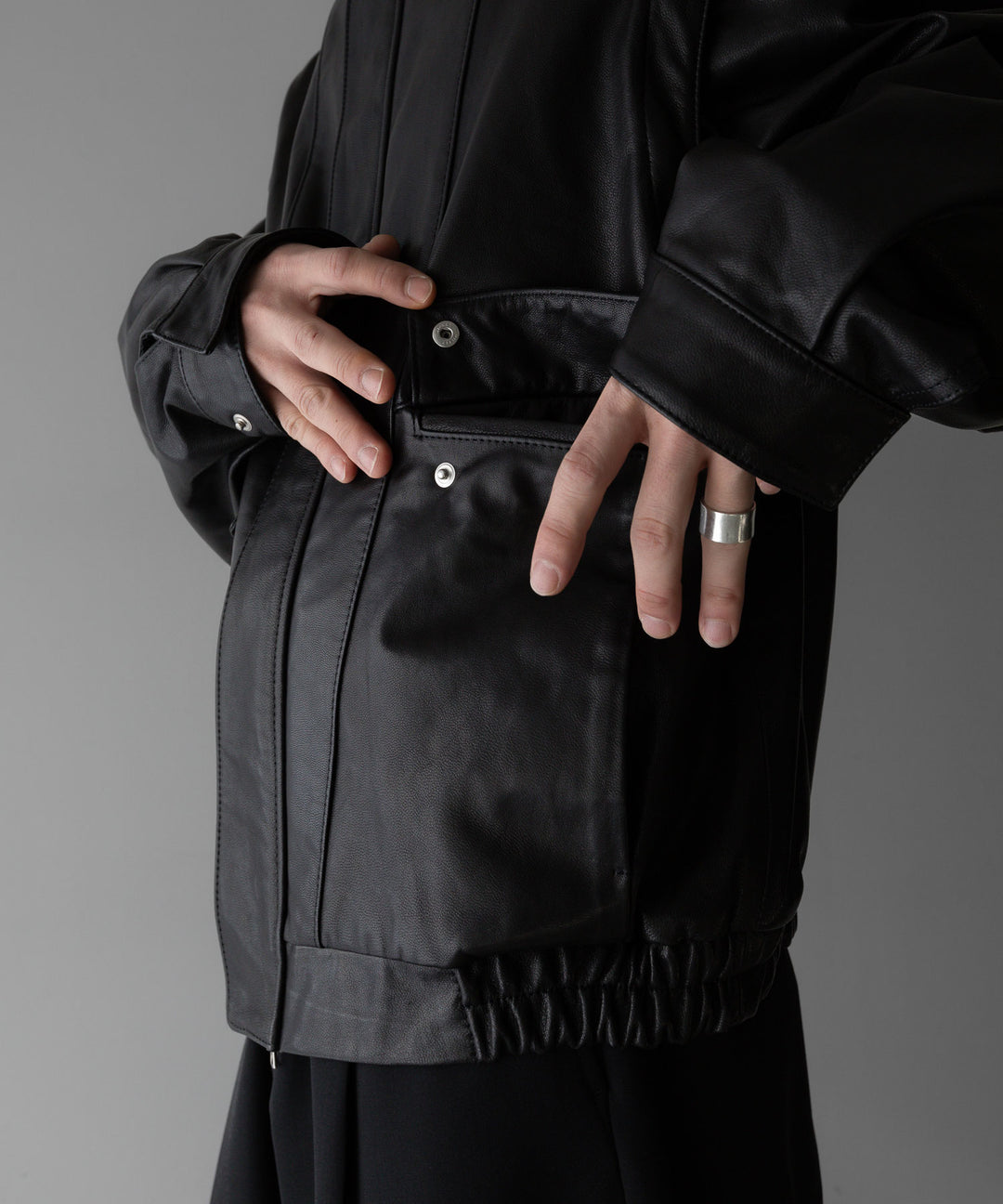 stein(シュタイン)の24SSコレクションDETACHABLE SLEEVES LEATHER BLOUSONのBLACK sessionセッション福岡セレクトショップ 公式通販サイト