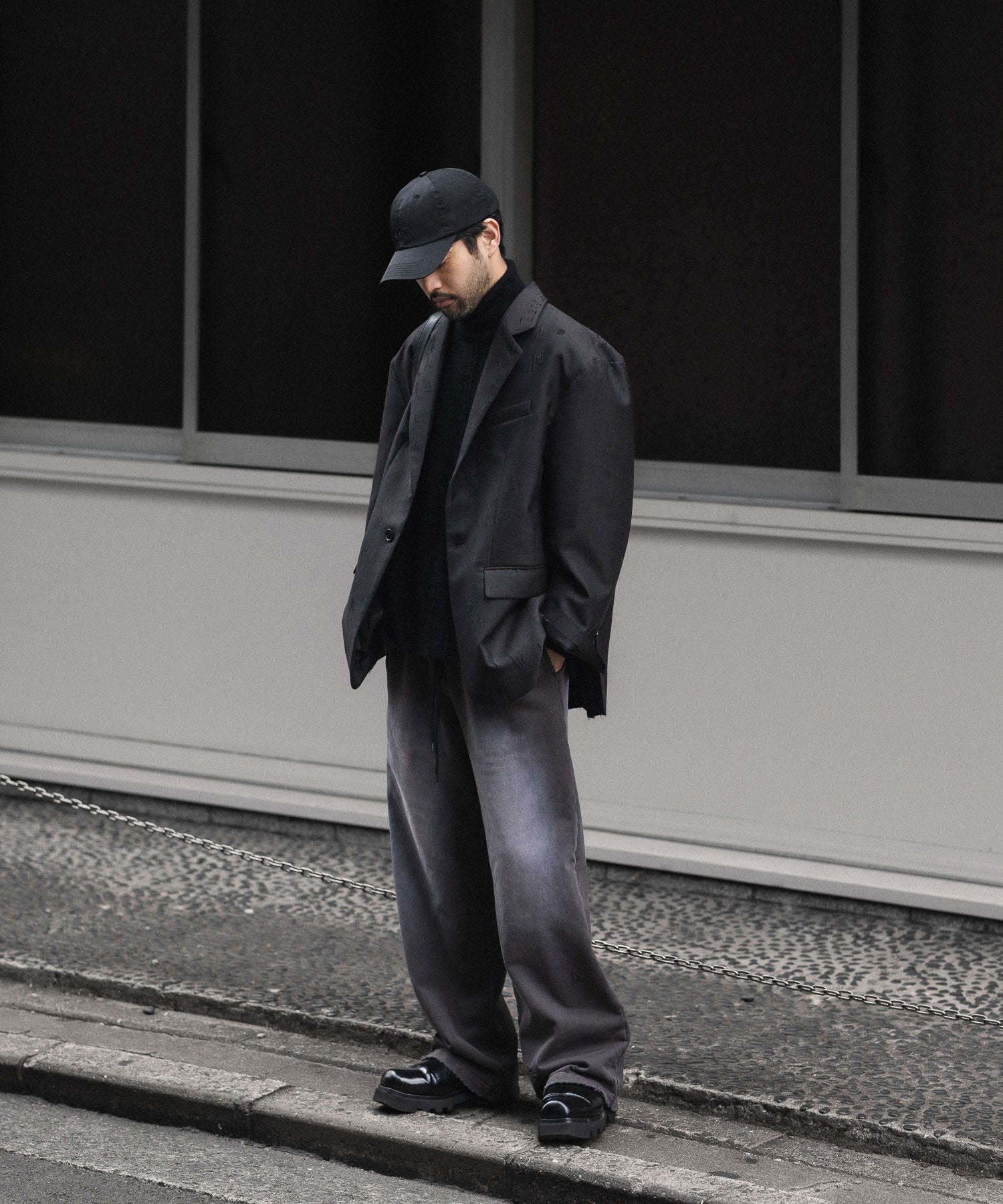 【CODA】WORN BLACK AGING FADED DAMAGED SWEATPANTS - WORN BLACK