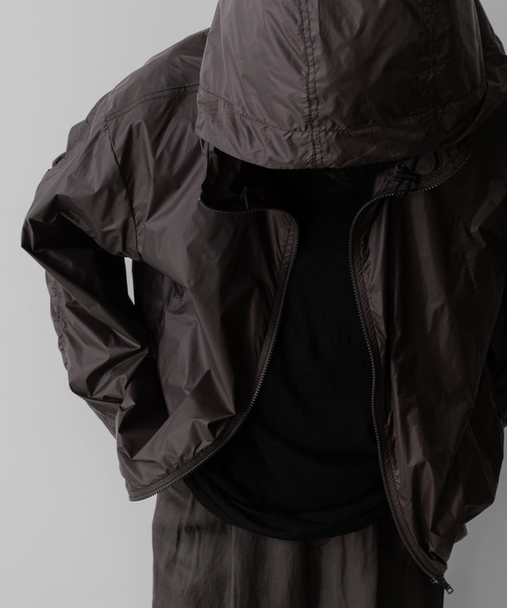 【ssstein】EXTRA LIGHT NYLON SHIRRED ZIP HOOD JACKET - DARK BROWN