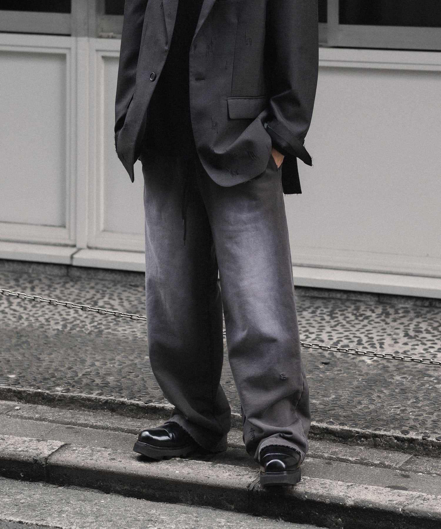 【CODA】WORN BLACK AGING FADED DAMAGED SWEATPANTS - WORN BLACK