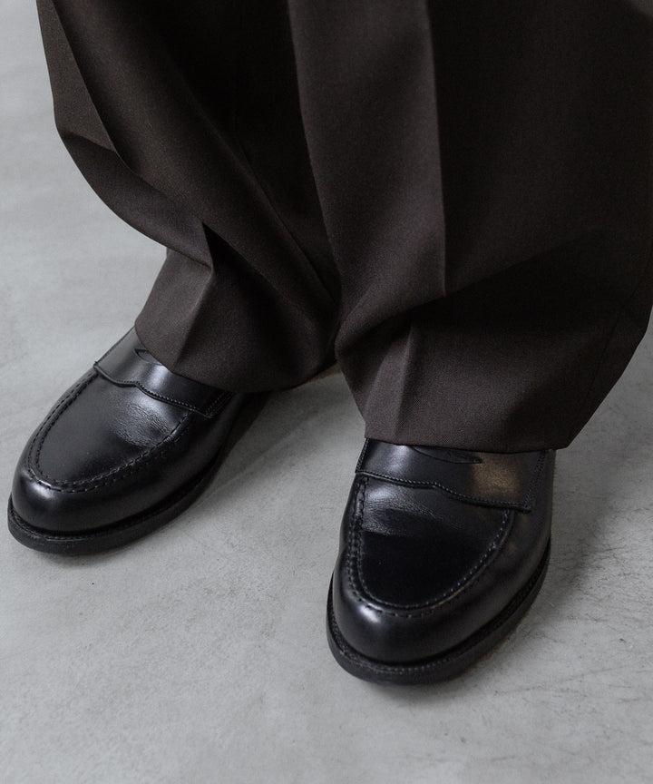 ssstein(シュタイン)のTWO TUCK EASY TROUSERS (2/60 WOOL GABARDINE) - MILITARY KHAKIの公式通販サイトsession福岡セレクトショップ