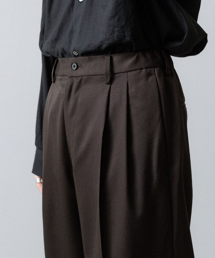 ssstein(シュタイン)のTWO TUCK EASY TROUSERS (2/60 WOOL GABARDINE) - MILITARY KHAKIの公式通販サイトsession福岡セレクトショップ