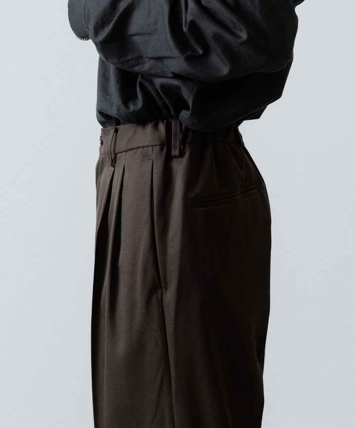 ssstein(シュタイン)のTWO TUCK EASY TROUSERS (2/60 WOOL GABARDINE) - MILITARY KHAKIの公式通販サイトsession福岡セレクトショップ
