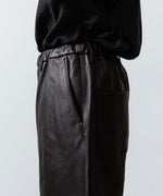 画像をギャラリービューアに読み込む, 【ssstein】SHEEP LEATHER EASY TROUSERS - GREY BROWN
