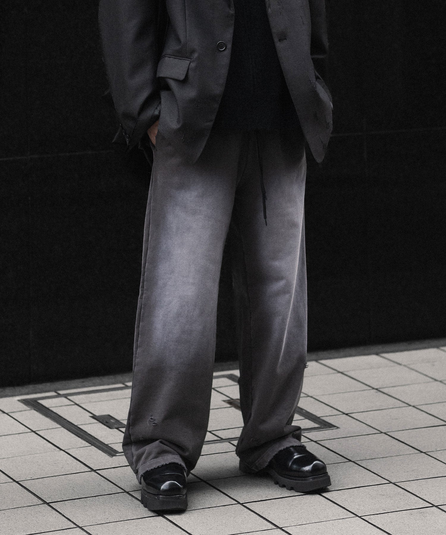 【CODA】WORN BLACK AGING FADED DAMAGED SWEATPANTS - WORN BLACK