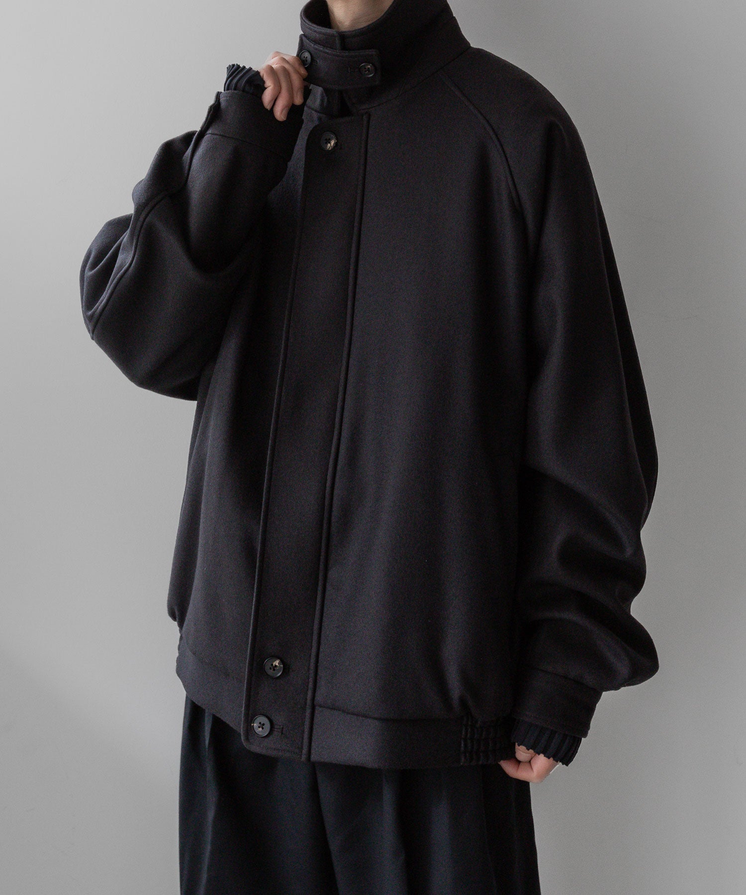 stein(シュタイン)の23AWコレクションOVERSIZED MELTON HARRINGTON ZIP JACKETのDARK CHARCOAL