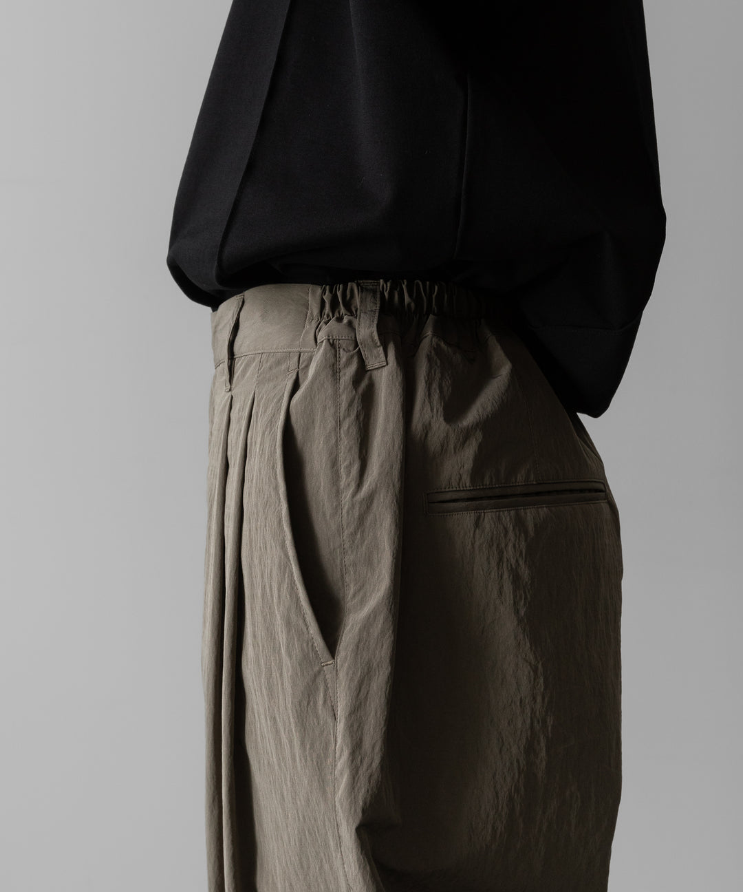 ssstein(シュタイン)のWINDPROOF NYLON WIDE EASY TROUSERS - TAUPEの公式通販サイトsession福岡セレクトショップ