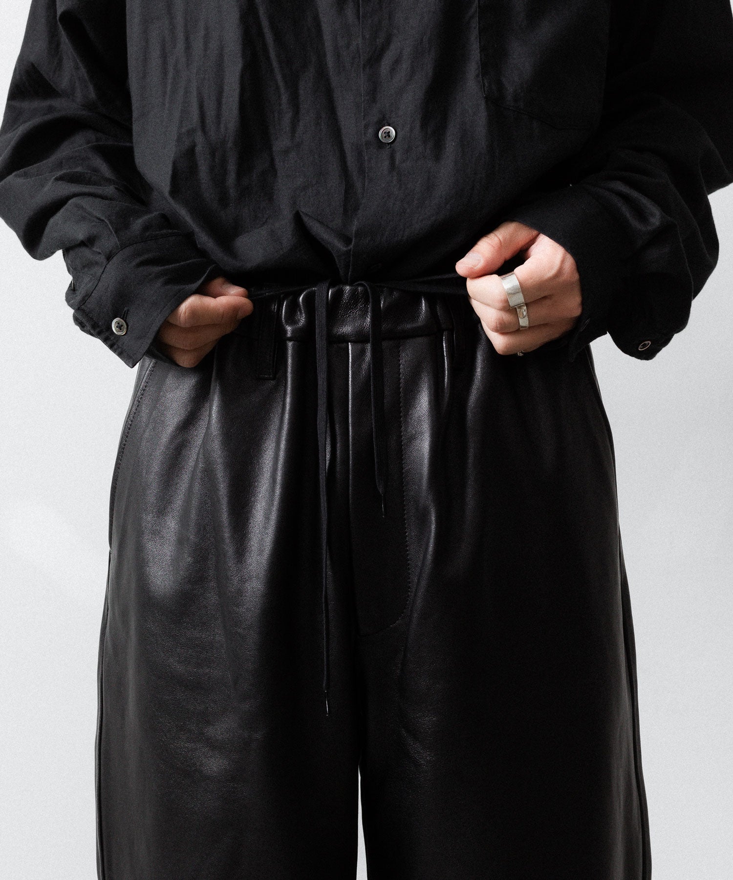 ssstein / シュタイン】SHEEP LEATHER EASY TROUSERS - BLACK | 公式