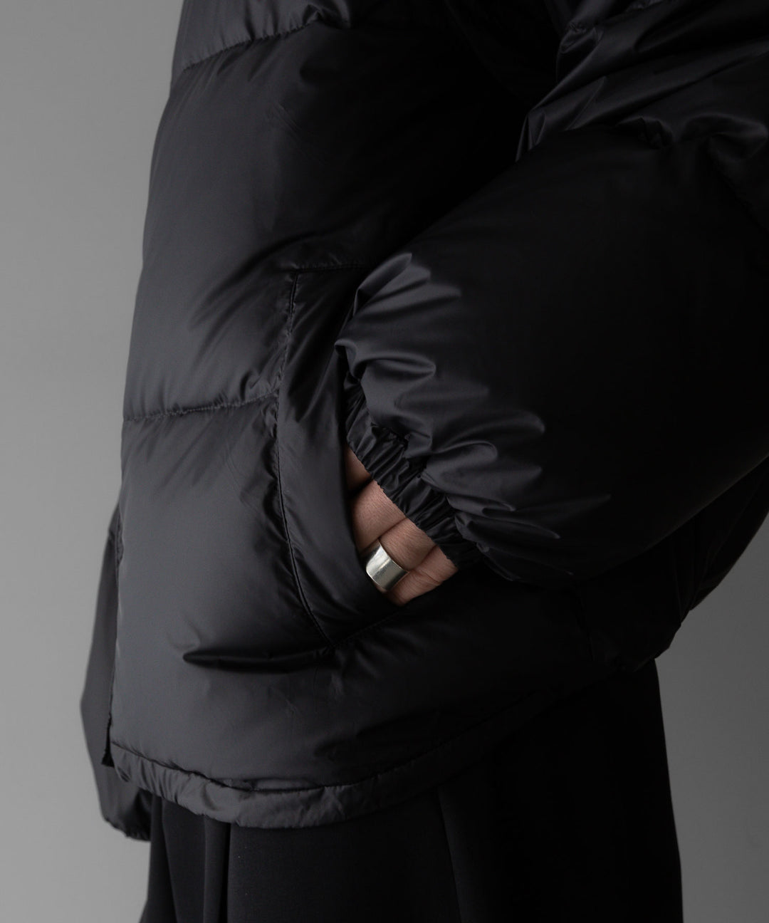 【stein】DETACHABLE SLEEVES CROPPED DOWN JACKET - BLACK
