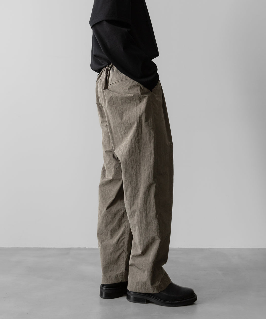 ssstein(シュタイン)のWINDPROOF NYLON WIDE EASY TROUSERS - TAUPEの公式通販サイトsession福岡セレクトショップ