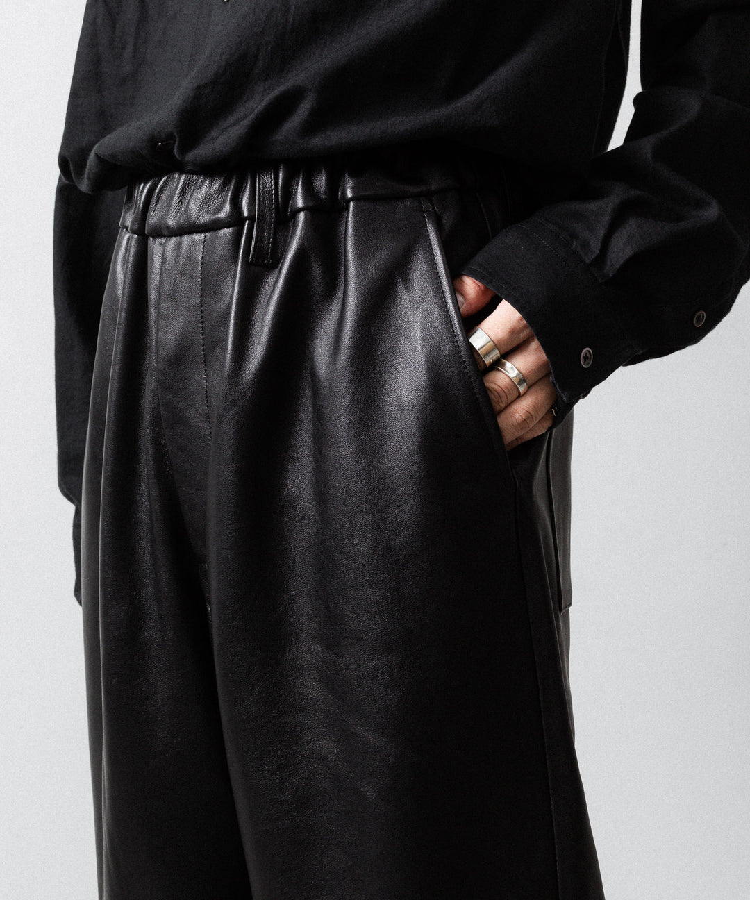 【ssstein】SHEEP LEATHER EASY TROUSERS - BLACK