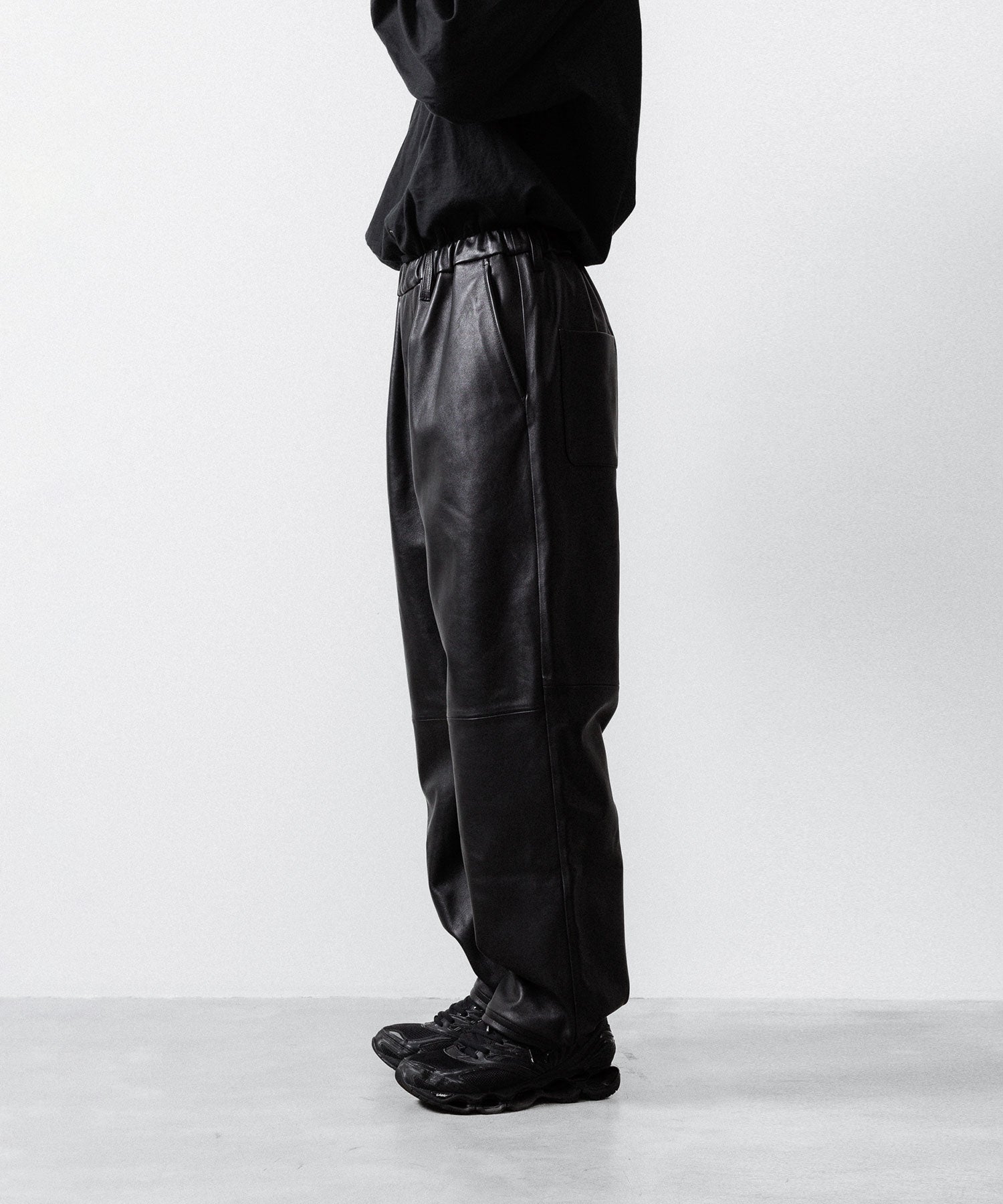 ssstein / シュタイン】SHEEP LEATHER EASY TROUSERS - BLACK | 公式