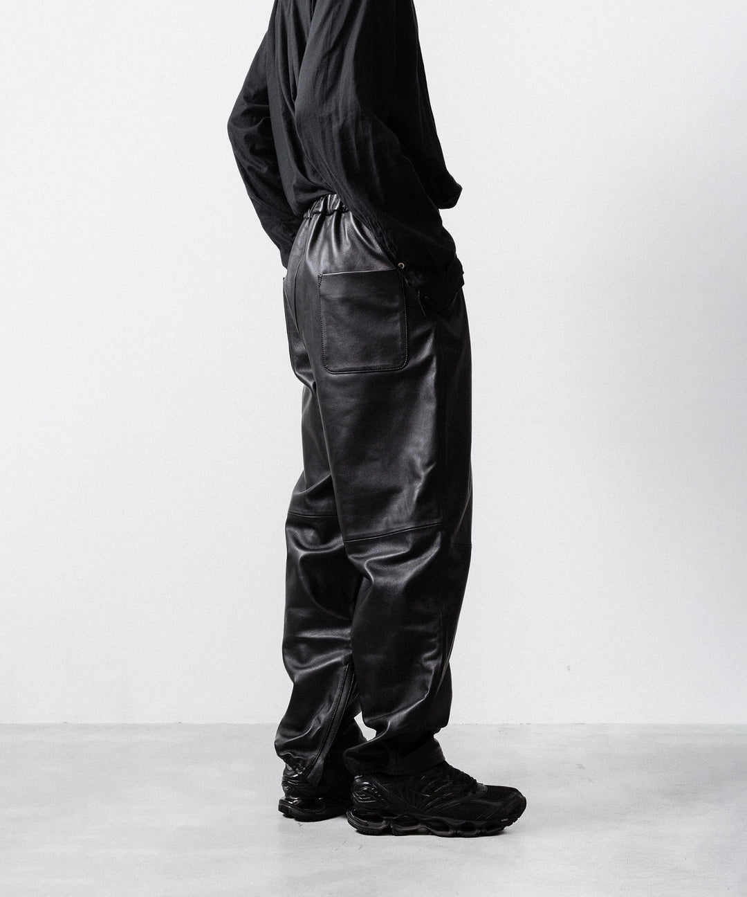 【ssstein】SHEEP LEATHER EASY TROUSERS - BLACK