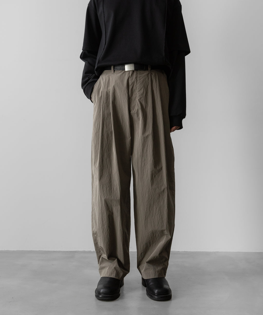 ssstein(シュタイン)のWINDPROOF NYLON WIDE EASY TROUSERS - TAUPEの公式通販サイトsession福岡セレクトショップ