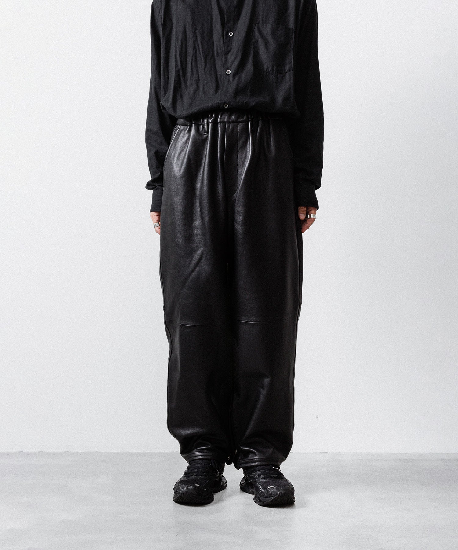 ssstein / シュタイン】SHEEP LEATHER EASY TROUSERS - BLACK | 公式