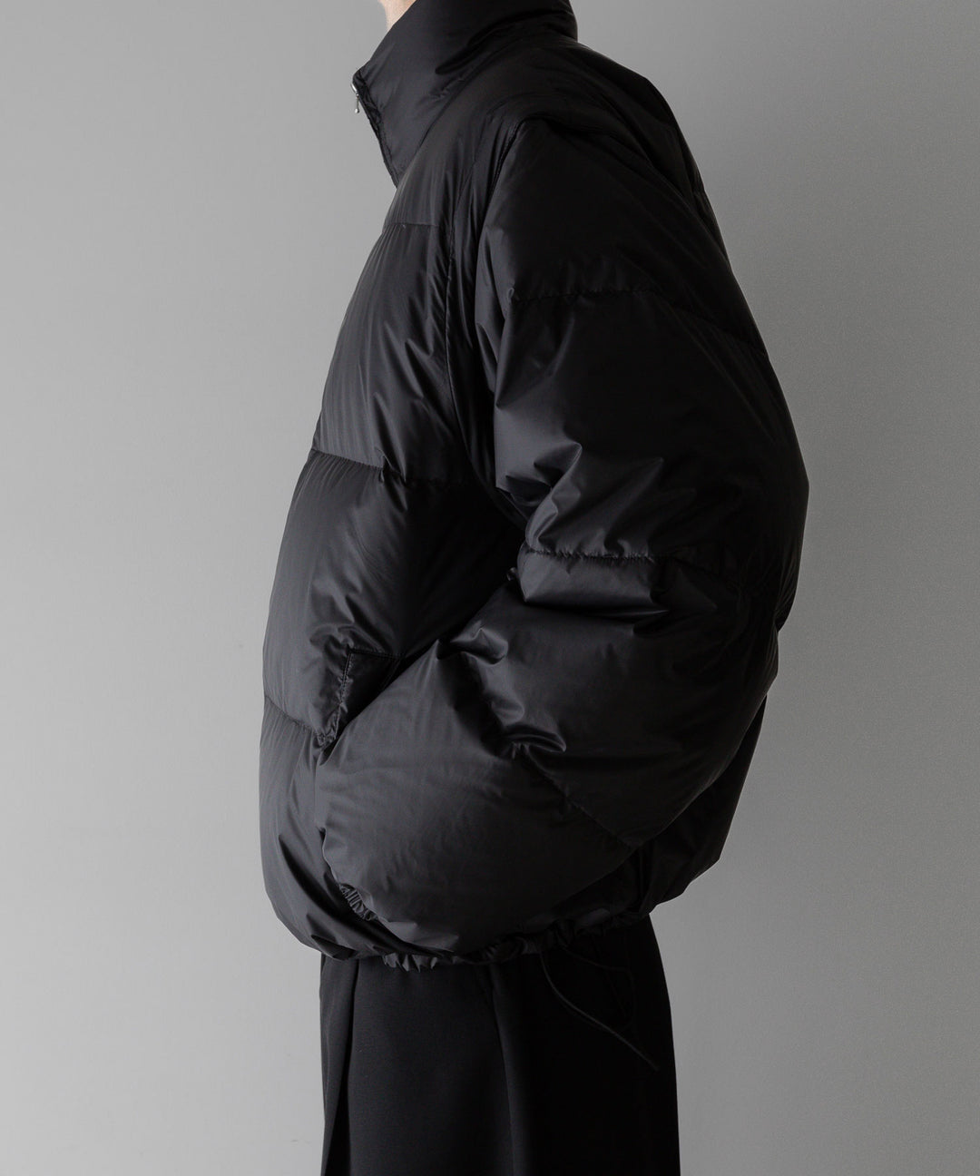 【stein】DETACHABLE SLEEVES CROPPED DOWN JACKET - BLACK