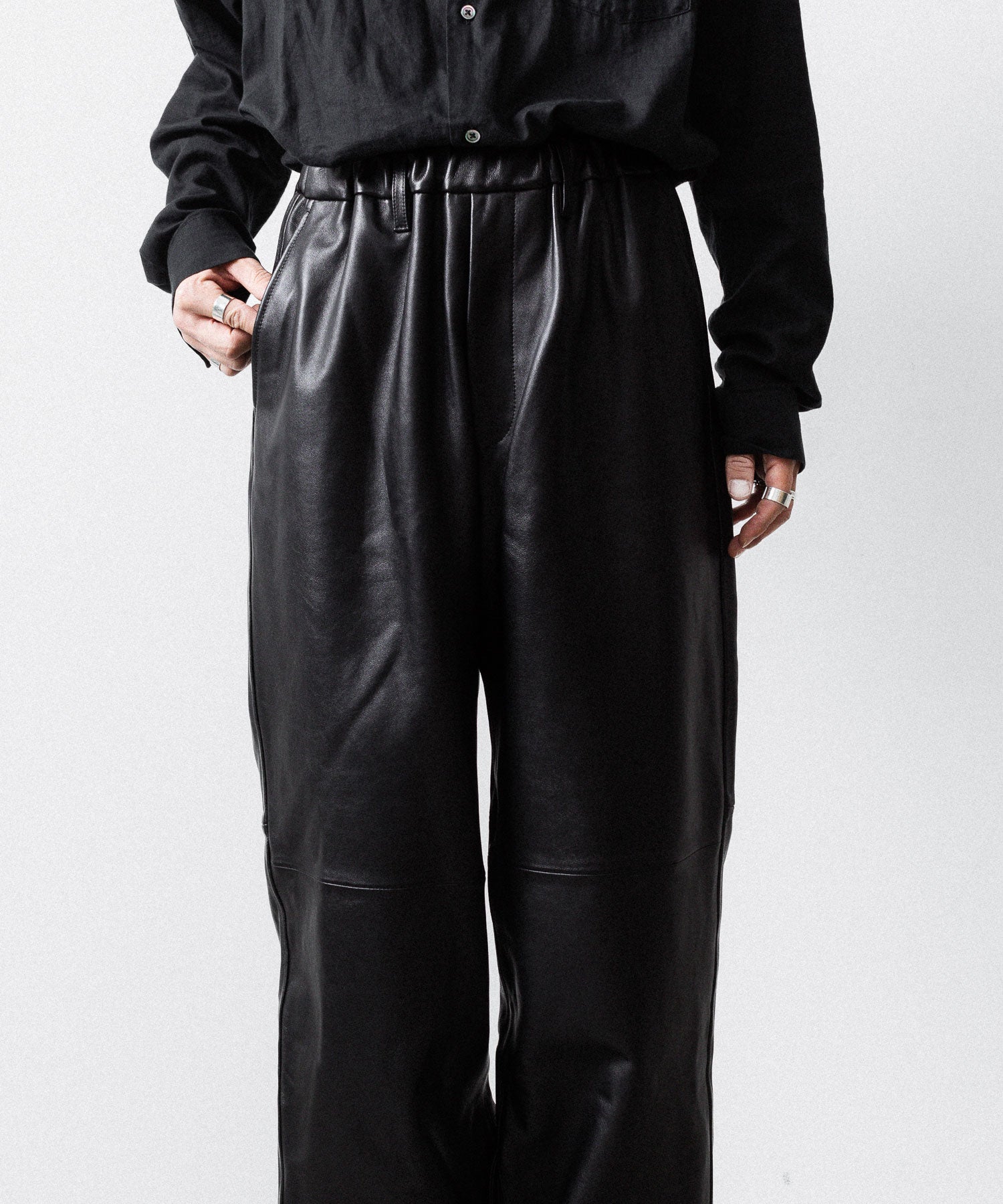 ssstein / シュタイン】SHEEP LEATHER EASY TROUSERS - BLACK | 公式