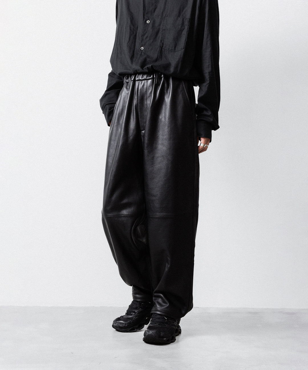 【ssstein】SHEEP LEATHER EASY TROUSERS - BLACK