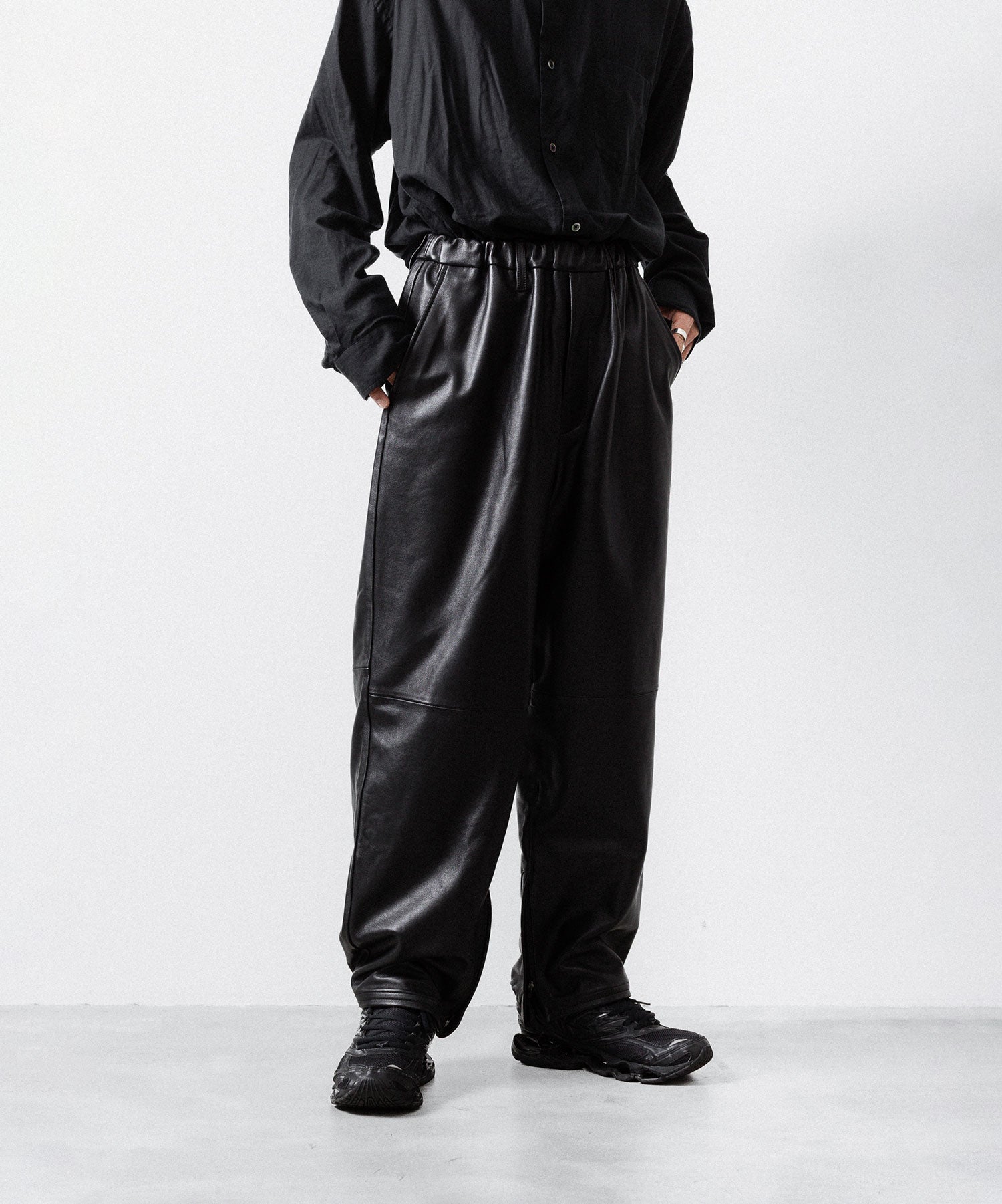 ssstein / シュタイン】SHEEP LEATHER EASY TROUSERS - BLACK | 公式
