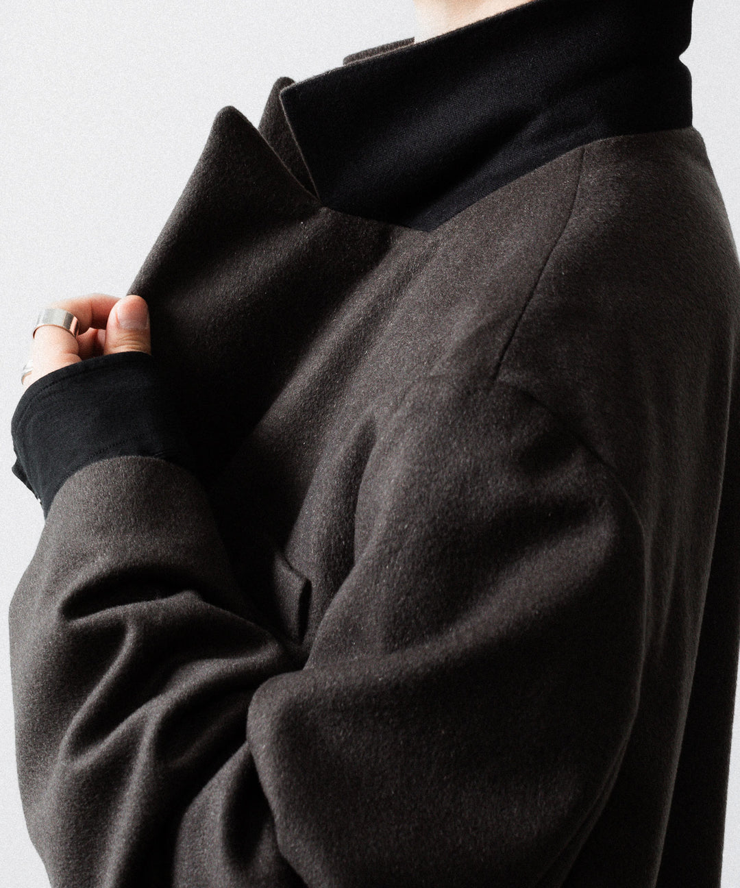 【ssstein】OVERSIZED DOUBLE LAPELED JACKET - GREY KHAKI