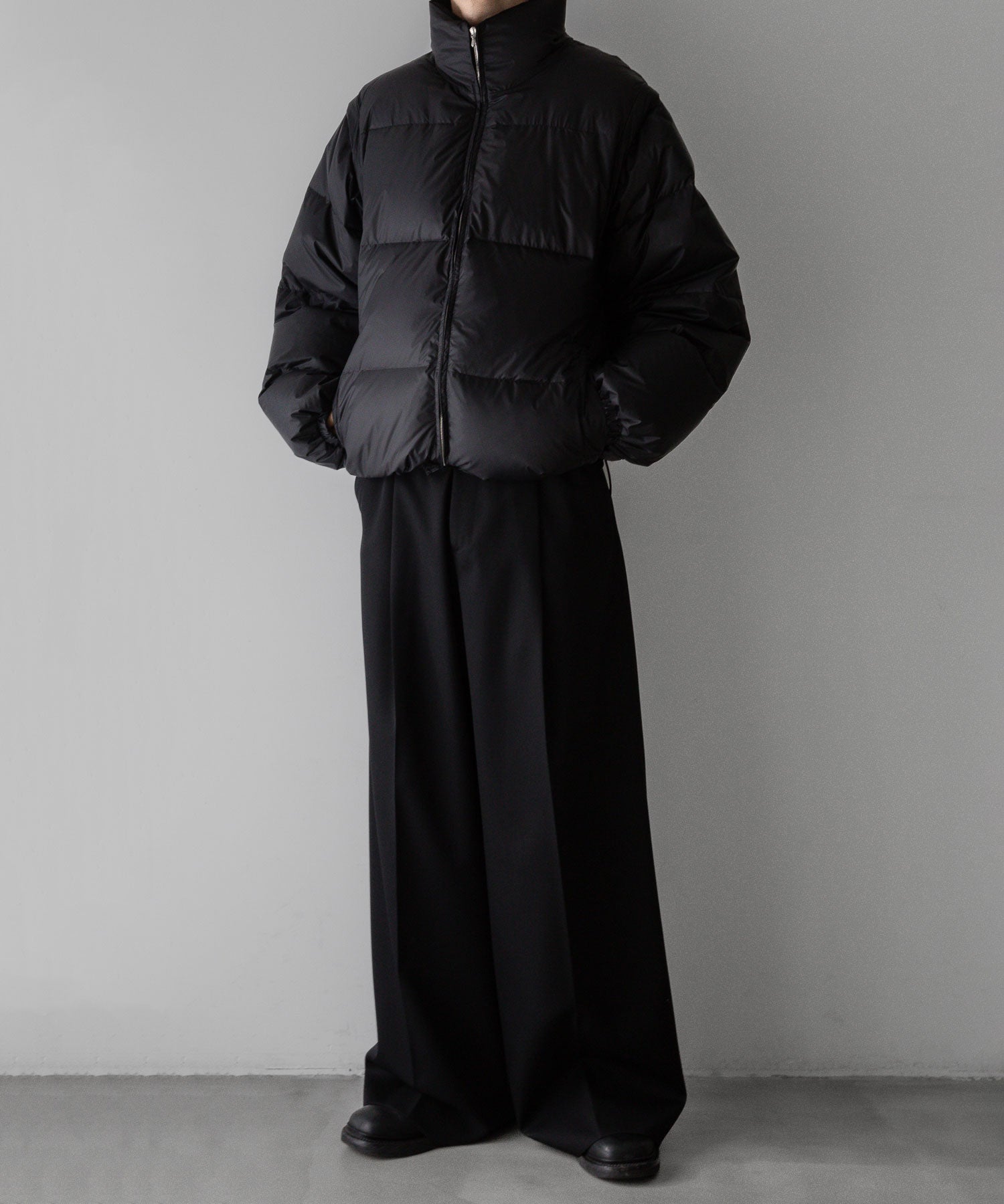【stein】DETACHABLE SLEEVES CROPPED DOWN JACKET - BLACK