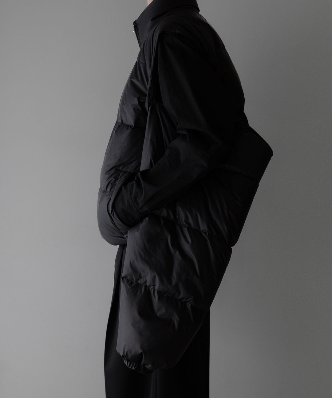 【stein】DETACHABLE SLEEVES CROPPED DOWN JACKET - BLACK