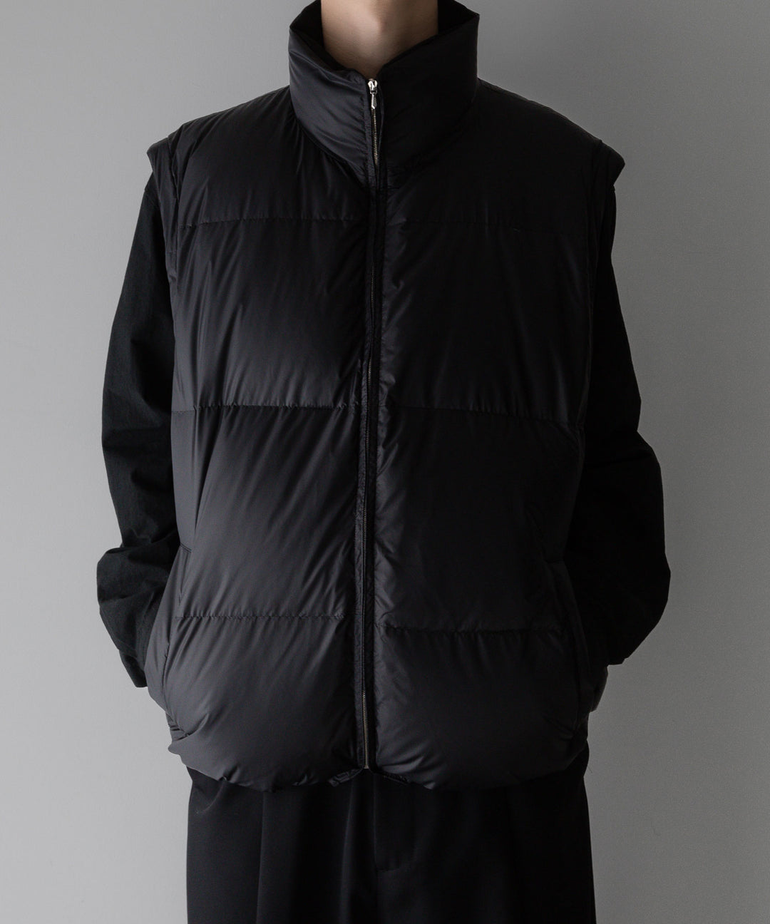 【stein】DETACHABLE SLEEVES CROPPED DOWN JACKET - BLACK