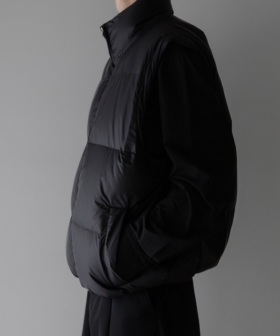 【stein】DETACHABLE SLEEVES CROPPED DOWN JACKET - BLACK