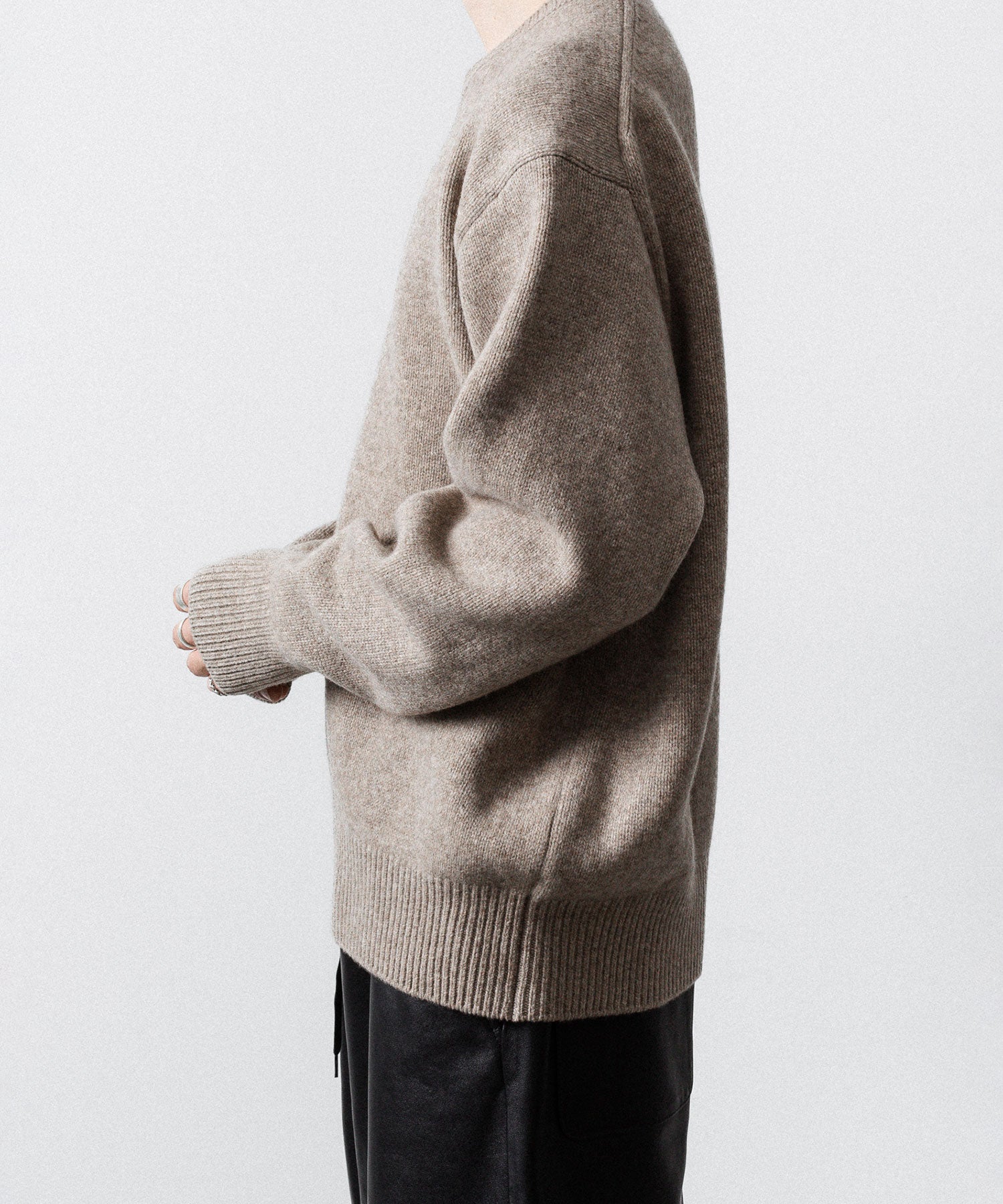 【ssstein】EXTRA FINE WOOL WARM KNIT CREW NECK LS - BEIGE