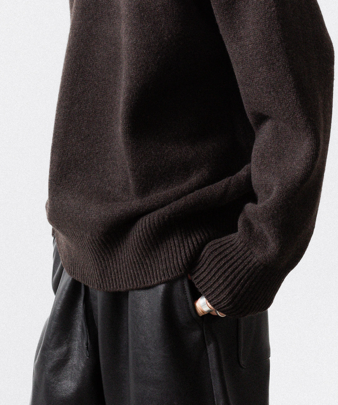 【ssstein】EXTRA FINE WOOL WARM KNIT CREW NECK LS - DARK BROWN