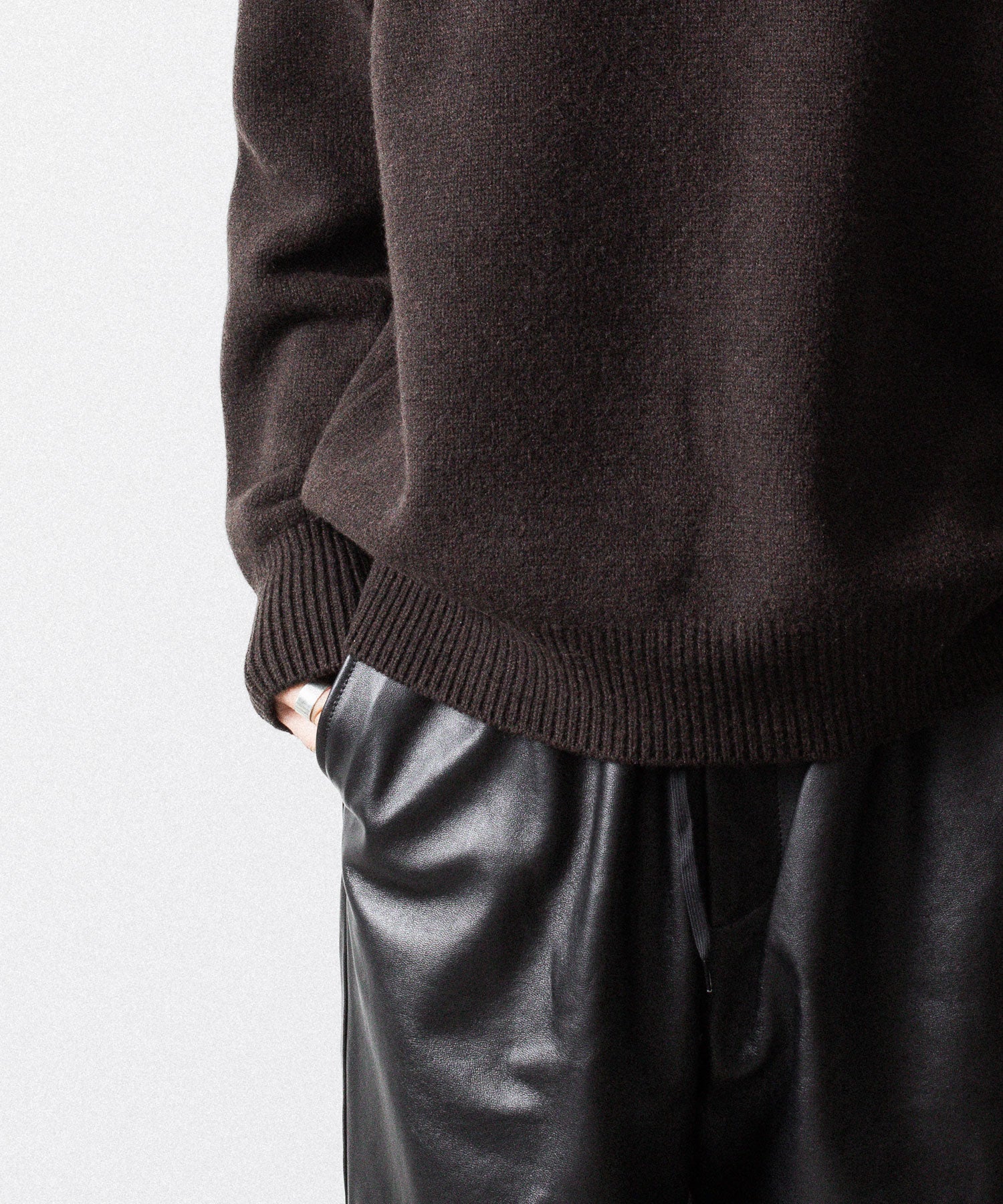 【ssstein】EXTRA FINE WOOL WARM KNIT CREW NECK LS - DARK BROWN