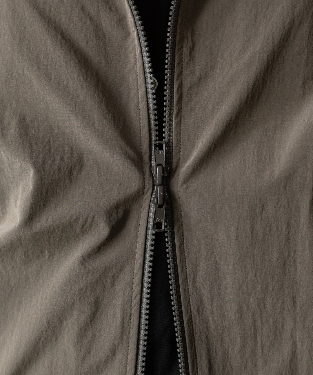 ssstein(シュタイン)のWINDPROOF NYLON ZIP JACKET - TAUPEの公式通販サイトsession福岡セレクトショップ