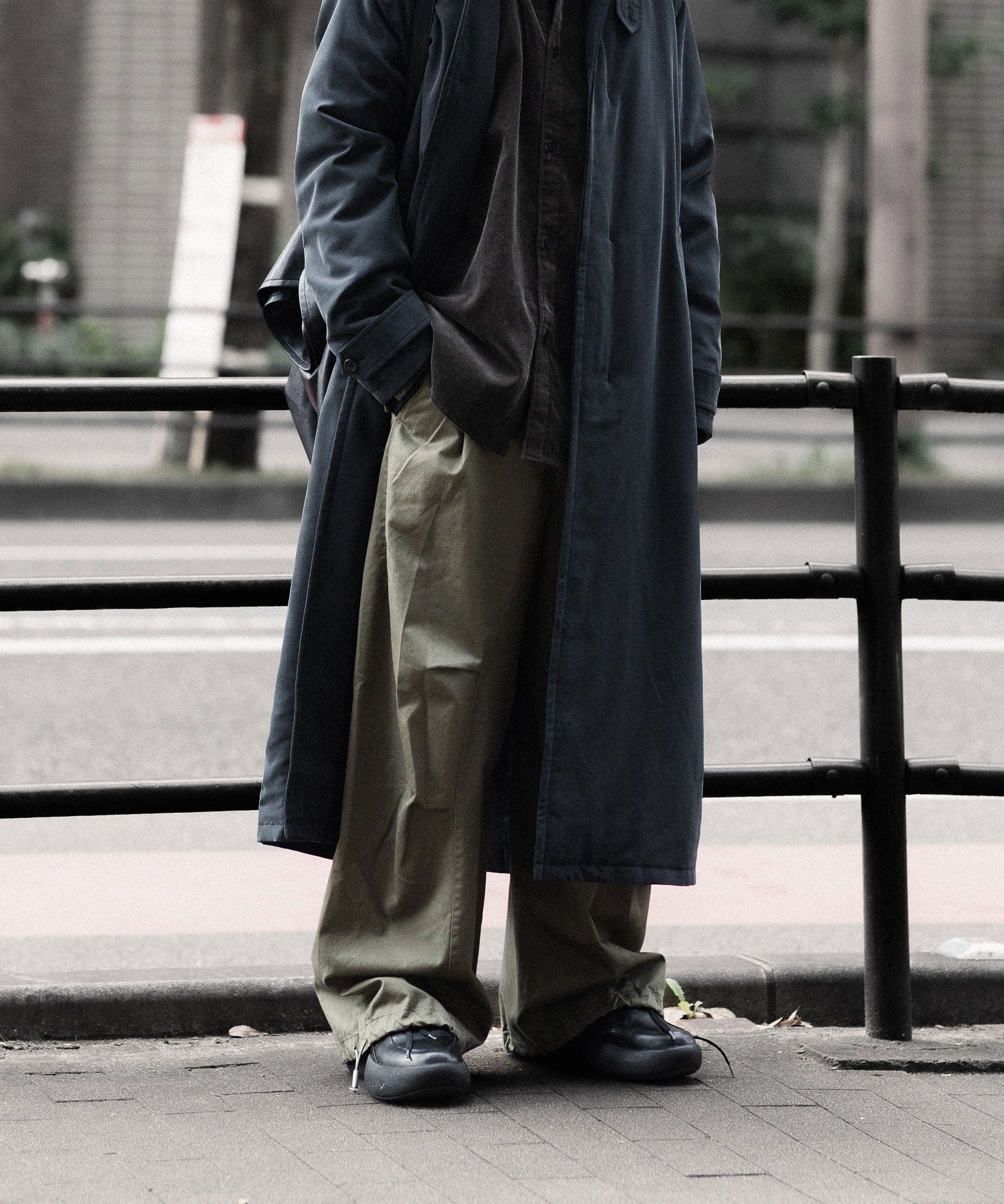 【 VEIN 】COTTON MOLESKIN 3D FILED TROUSERS - KHAKI
