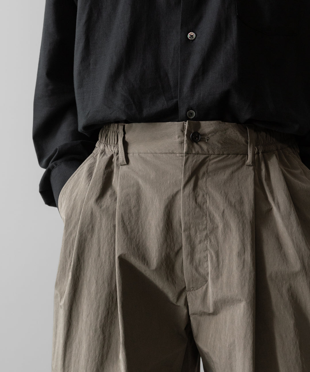 ssstein(シュタイン)のWINDPROOF NYLON WIDE EASY SHORT TROUSERS - TAUPEの公式通販サイトsession福岡セレクトショップ