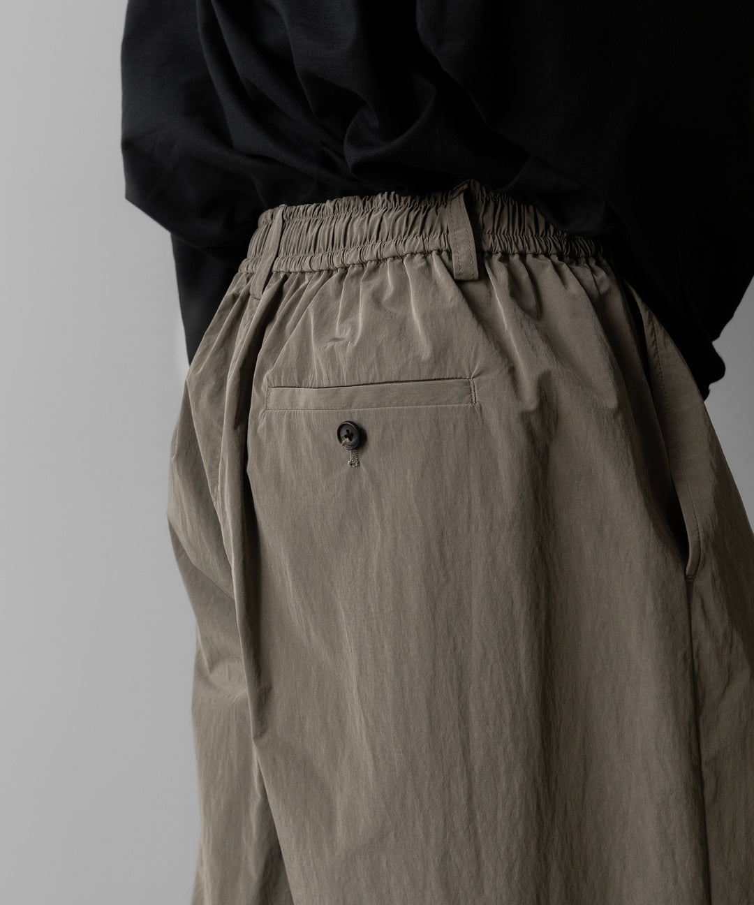 ssstein(シュタイン)のWINDPROOF NYLON WIDE EASY SHORT TROUSERS - TAUPEの公式通販サイトsession福岡セレクトショップ