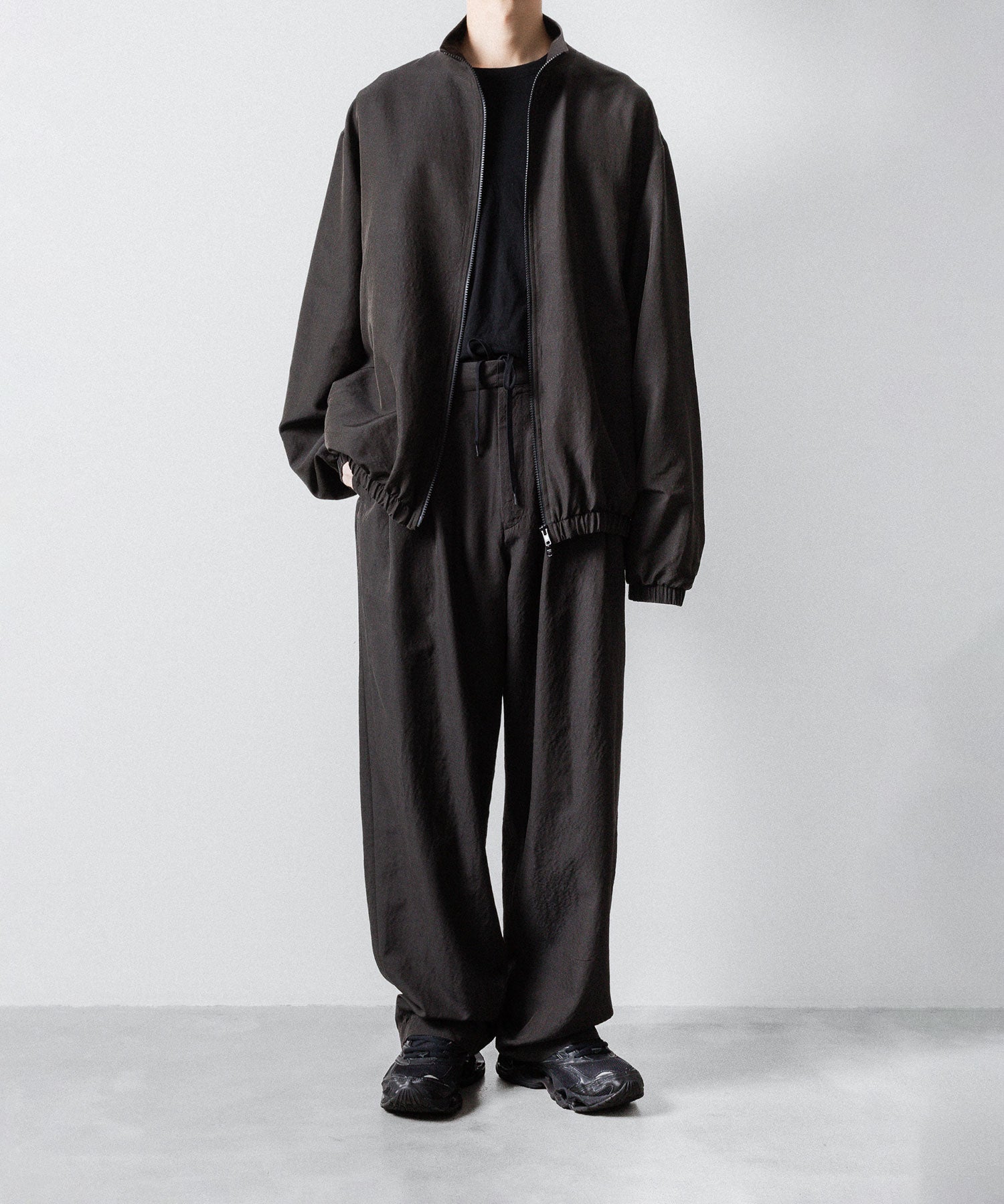 ssstein / シュタイン】WOOL/SILK WIDE EASY TROUSERS - DARK CHARCOAL
